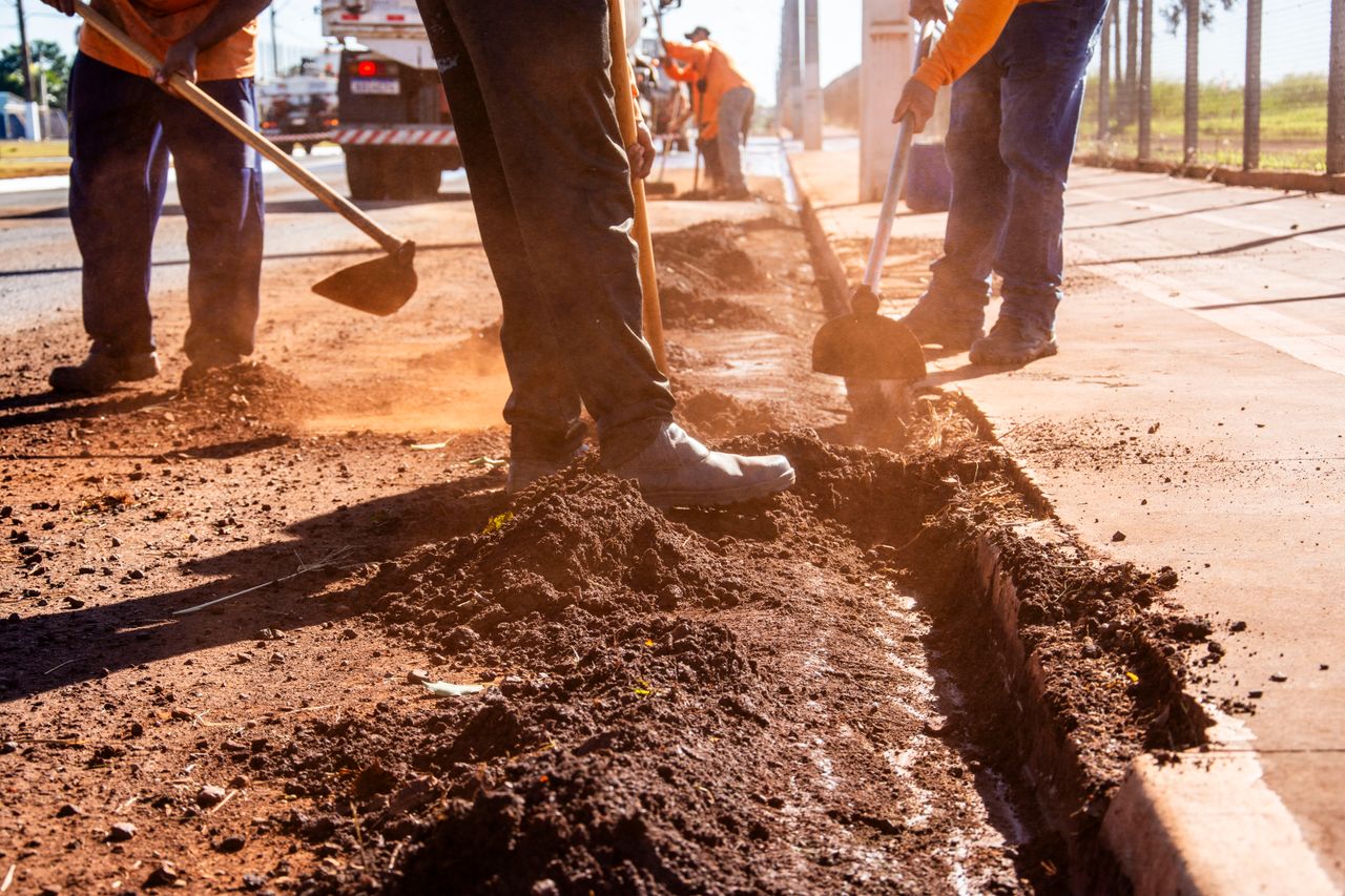 About Road maintenance workers using tools in Londrina, Brazil streets.